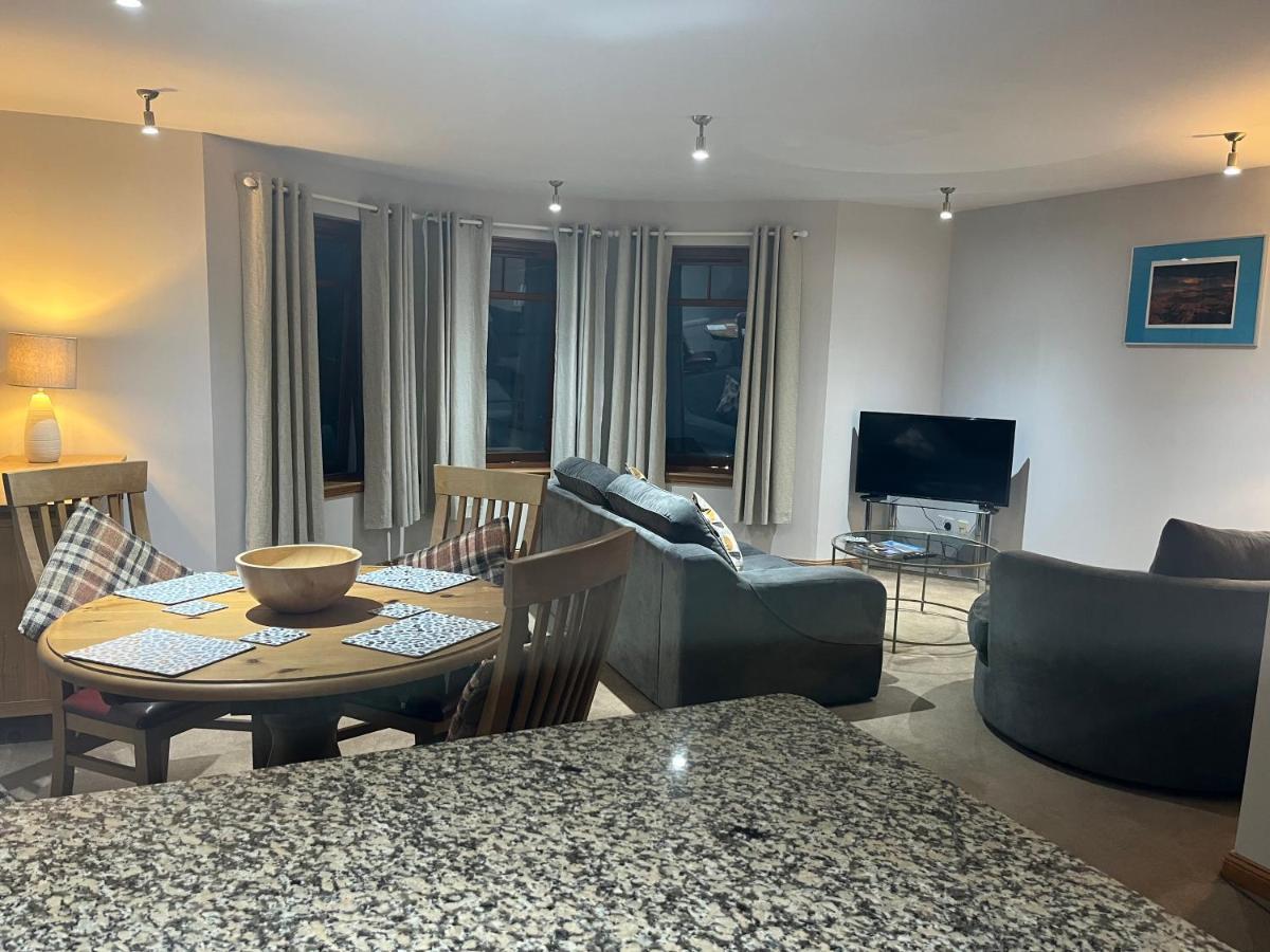 6 Canalside Apartments Форт-Уильям Экстерьер фото
